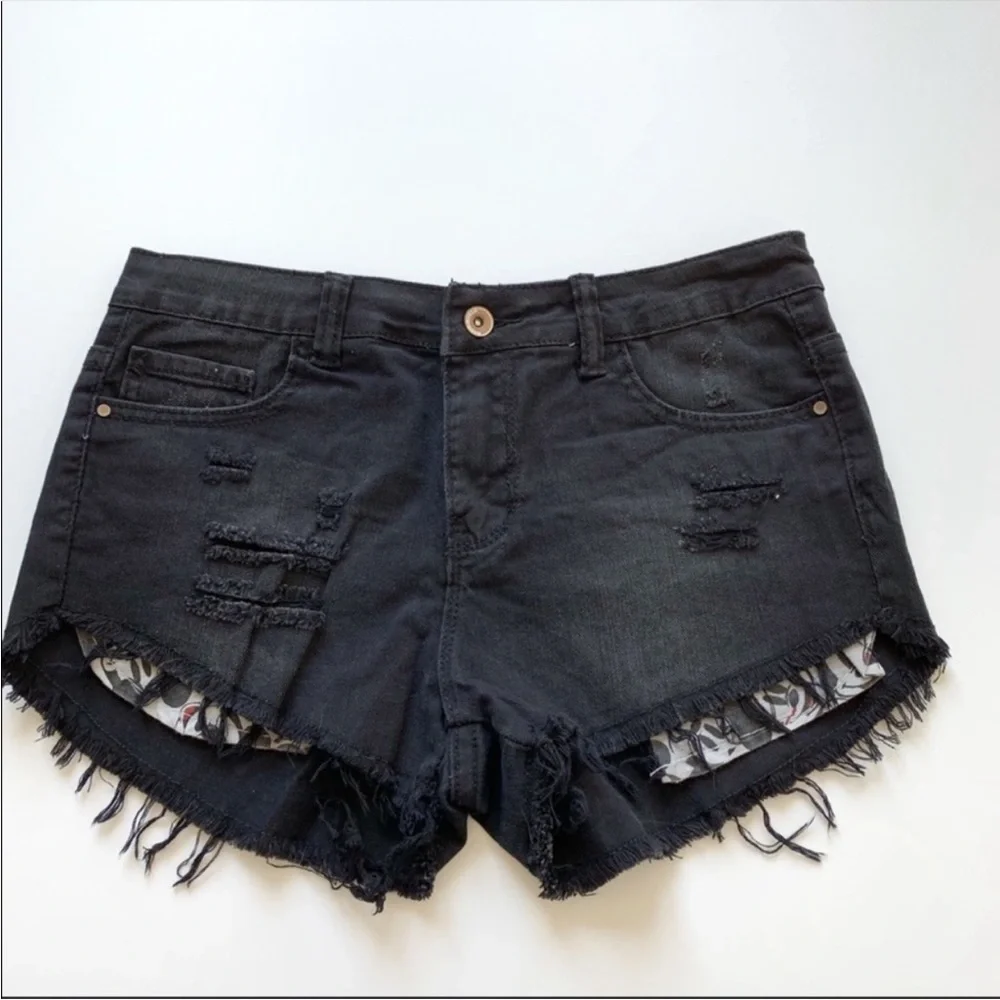 BLACK DISTRESSED DENIM SHORTS